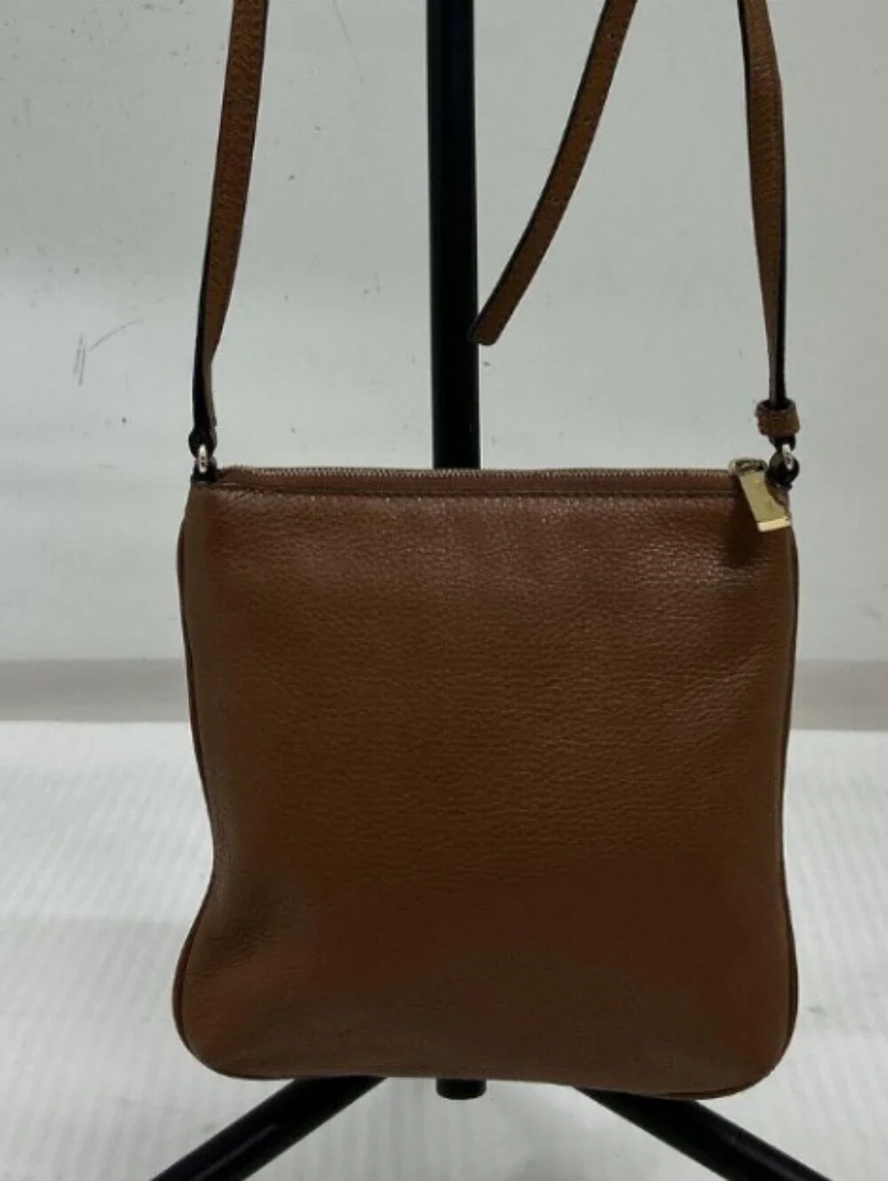 > Michael Kors Classic Brown Leather Crossbody Bag - Minimalist Everyday Style